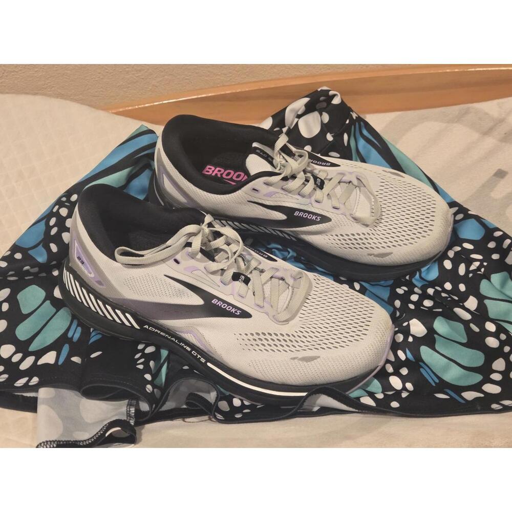 women sz 10.5 Brooks Adrenaline GTS Running Shoes - White /black /gray /purple - Picture 3 of 9
